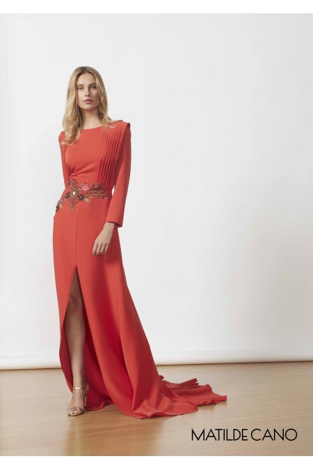 Vestido largo rojo con abertura y apliques - Avance 2020